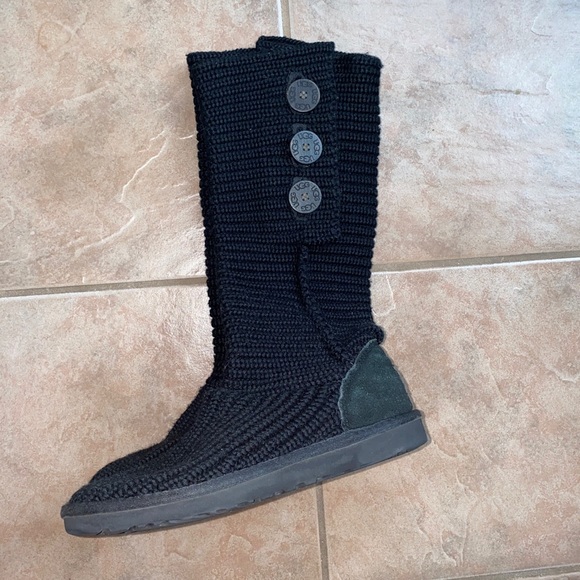black ugg boots size 7